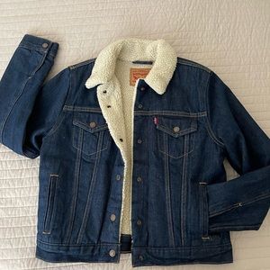 Levi’s Woman’s Sherpa Dark Wash Jean Jacket (Like-New)